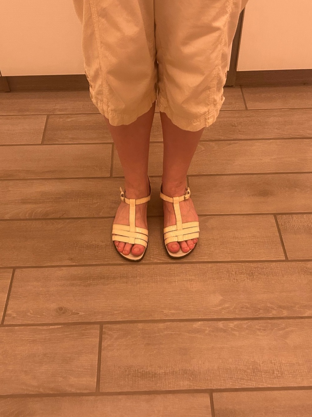 Ecco Cream Patent T‑Strap Genuine Leather Sandals